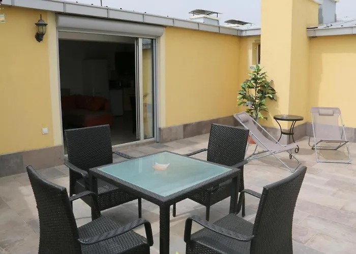 Center Sistoni Апарт-готель