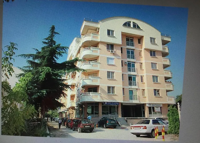 Center Sistoni Апарт-готель